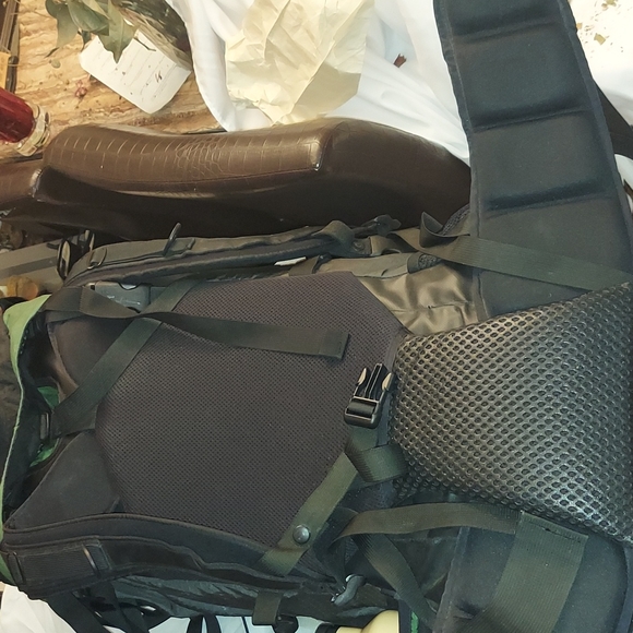 Gregory Pack in Green FREE MREs w/ pack - Picture 4 of 15